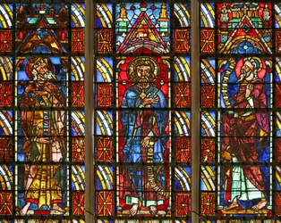 Ventana que representa a los profetas Jonás, Miqueas y Sofonías